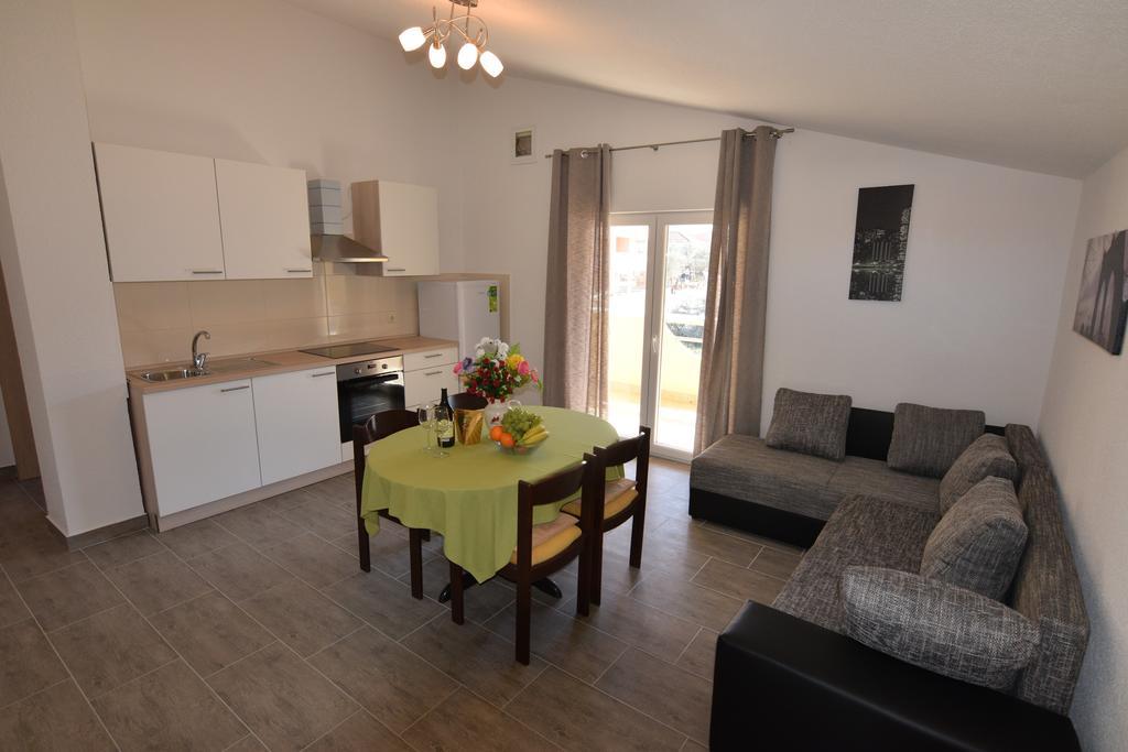 Apartments Batarilo Biograd Na Moru Ngoại thất bức ảnh
