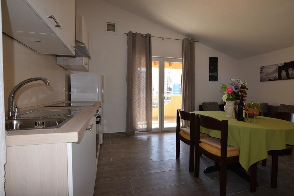 Apartments Batarilo Biograd Na Moru Ngoại thất bức ảnh