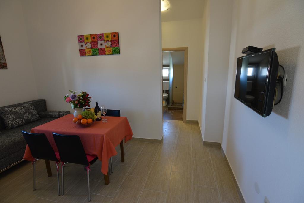 Apartments Batarilo Biograd Na Moru Ngoại thất bức ảnh