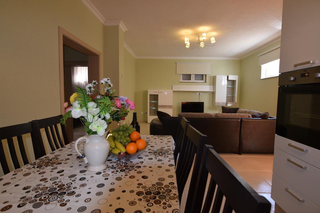 Apartments Batarilo Biograd Na Moru Ngoại thất bức ảnh