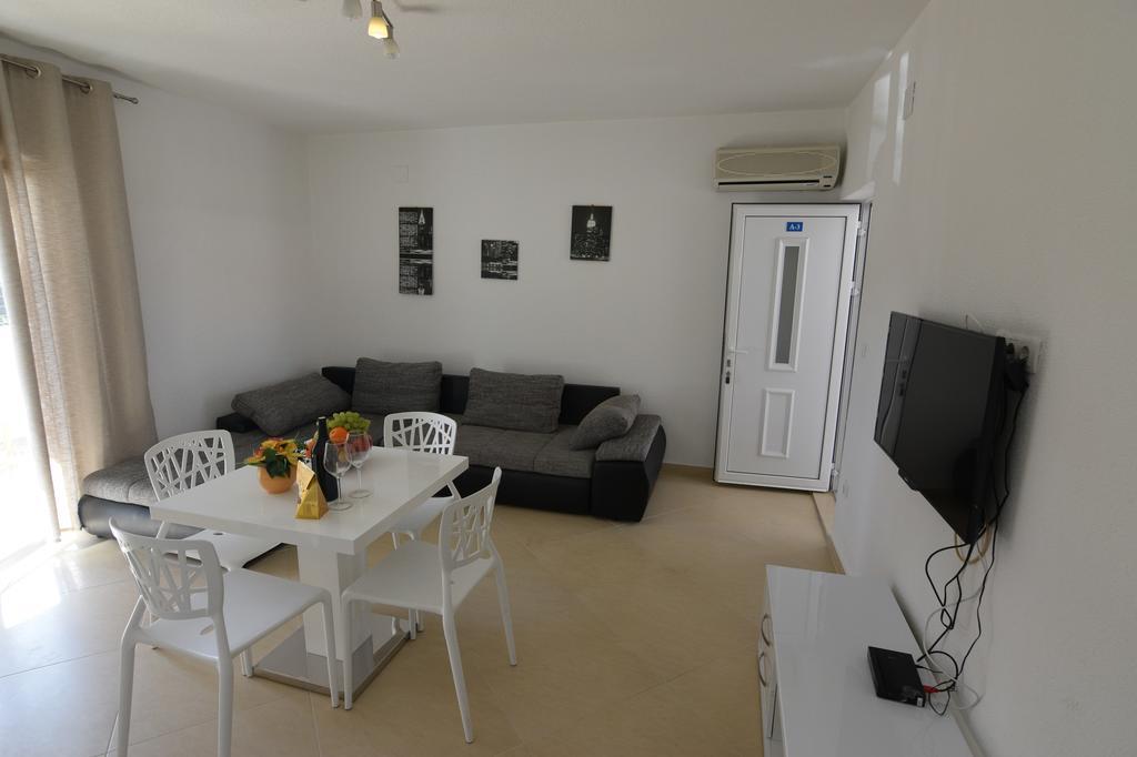 Apartments Batarilo Biograd Na Moru Ngoại thất bức ảnh