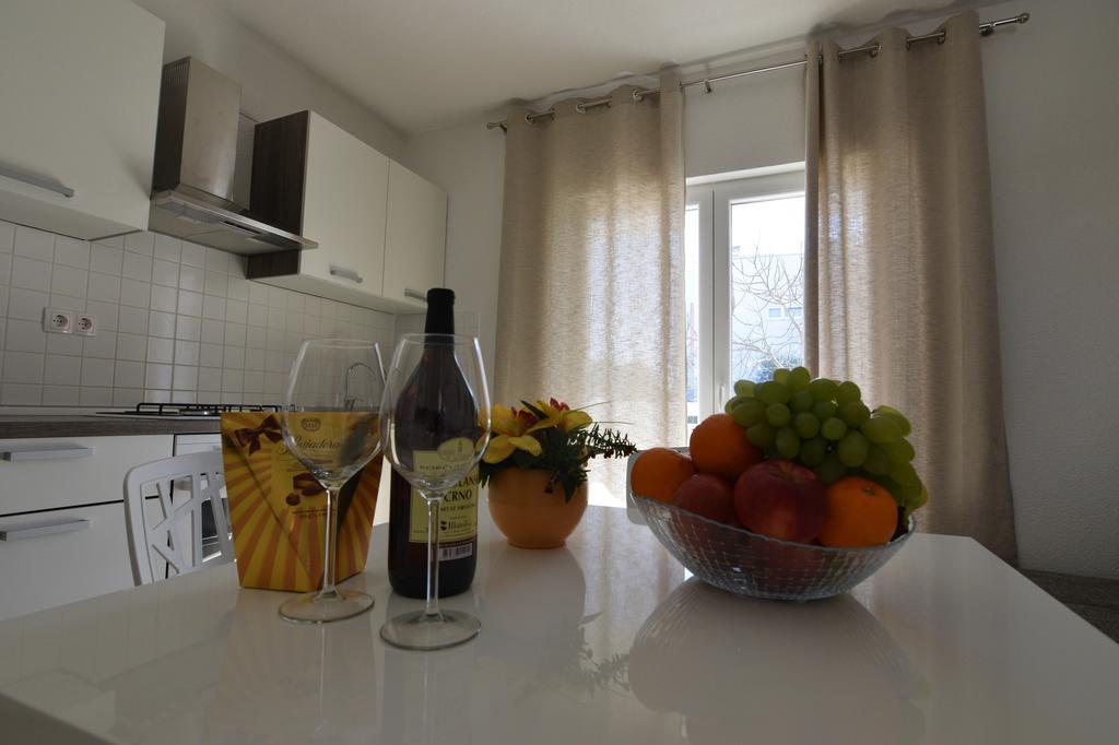Apartments Batarilo Biograd Na Moru Ngoại thất bức ảnh