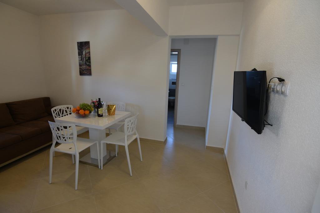 Apartments Batarilo Biograd Na Moru Ngoại thất bức ảnh